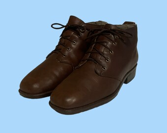 Vintage 90s Cuffed Brown Leather Tie Up Ankle Booties Size 7 Vintage 90s Cuffed Brown Leather Tie up Ankle Booties Size 7  main image 3