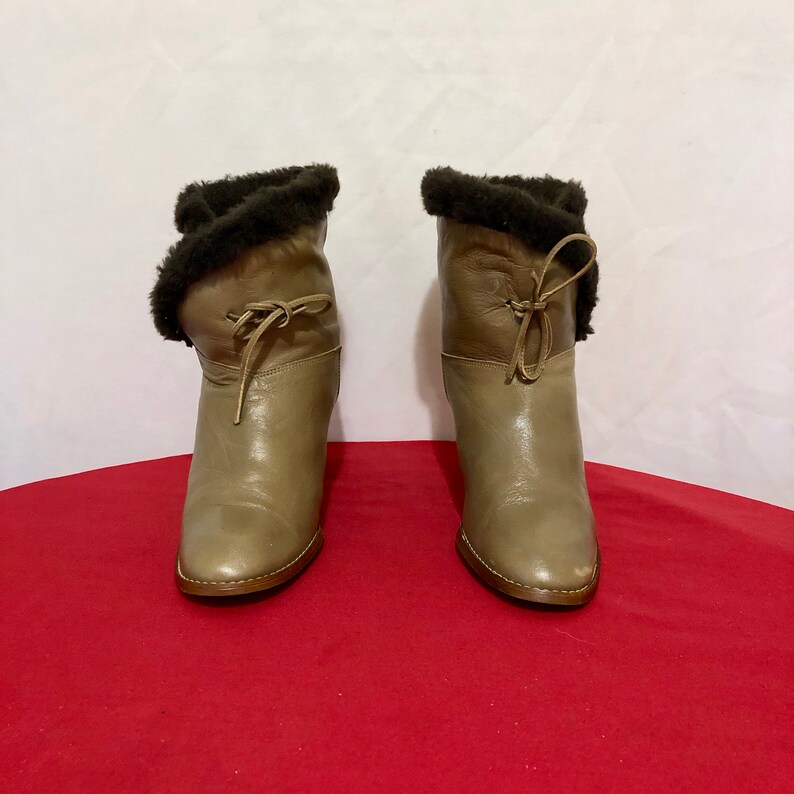 Vintage Ankle Boots Size 6.5m Short Two Tone Taupe And Brown Genuine Leather And Faux Fur 1980s Women Stack Heel Ankle Boots.