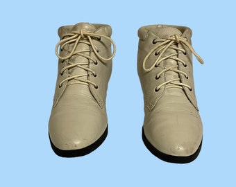 Botas vintage-tamaño 6 botas-botas blancas-botas de mujer-botines-botas con cordones-botas de abuela-década de 1990
