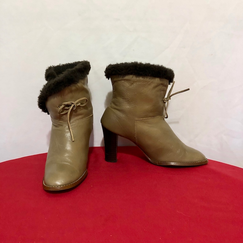 Size 6.5m Short Two Tone Taupe And Brown Genuine Leather And Faux Fur 1980s Women Stack Heel Ankle Boots. Vintage Ankle Boots