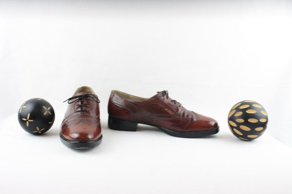 Vintage Wingtip Shoes. Size 10 Brown Genuine Leat… - image 3