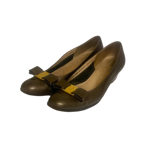 Salvatore Ferragamo-Bronze Vera Pumps-80s Vintage… - image 1