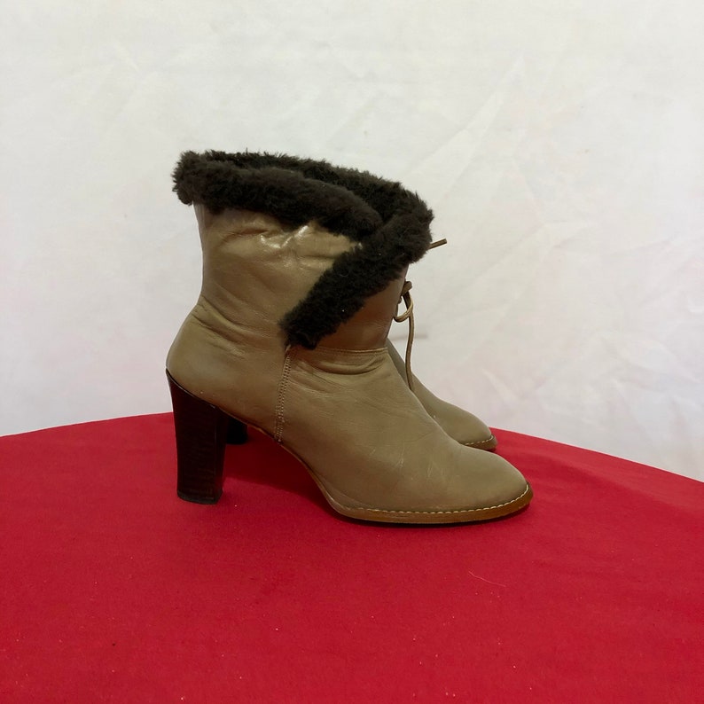 Size 6.5m Short Two Tone Taupe And Brown Genuine Leather And Faux Fur 1980s Women Stack Heel Ankle Boots. Vintage Ankle Boots