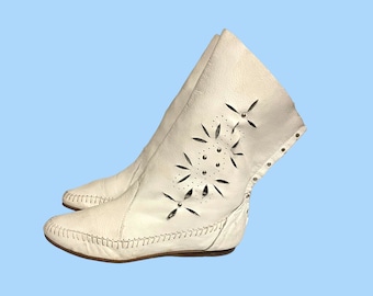 vintage boots-boots vintage-size 5 boots-white boots-moccasins-women boots-flat boots-1980s