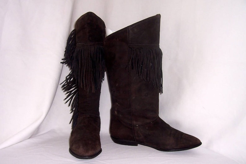 Sz 9 Women Vintage tall brown soft suede 1980s flat slouch boots.