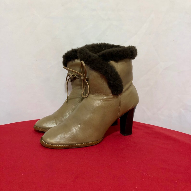 Size 6.5m Short Two Tone Taupe And Brown Genuine Leather And Faux Fur 1980s Women Stack Heel Ankle Boots. Vintage Ankle Boots