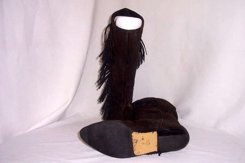 Sz 9 Women Vintage tall brown soft suede 1980s flat slouch boots.