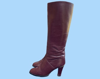 Botas altas de cuero burdeos Etienne Aigner vintage de los años 80 - Talla 7 (EE. UU.) para mujer