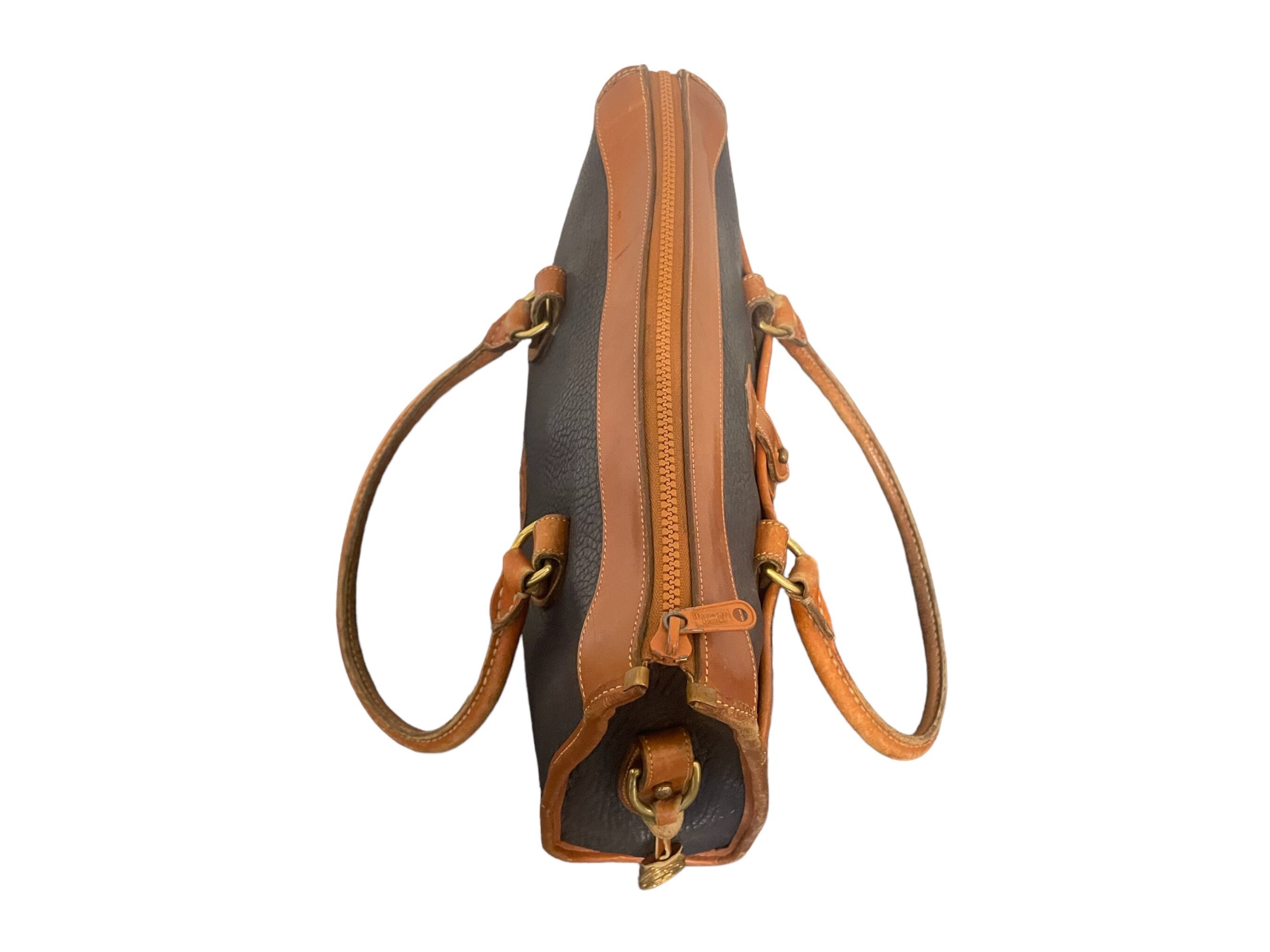 ヴィンテージ ドゥーニー＆バーク レザーショルダーバッグ：ネイビー