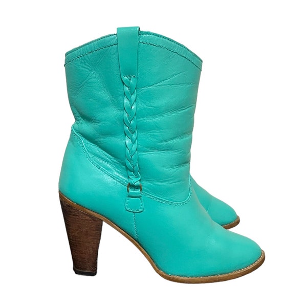 1980s Vintage South Beach Green Short Pull On Women Ankle Boots-US Women Size 5.5-Genuine Leather-Vintage Women Wear-Wood Stack Heels-Boots.