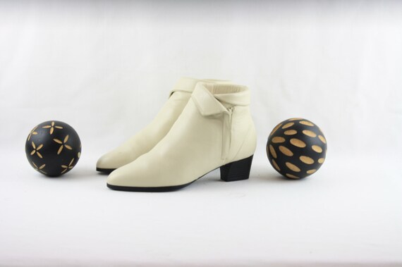 Size 7 Vintage Boots-Cream Vintage Boots-Women Vin