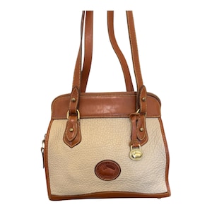 Bolso vintage Dooney y Bourke, auténtico Dooney, década de 1990, color crema y tostado británico, de piel para todo tipo de climas, bolso de hombro, bolso con asa superior, estilo vintage bohemio.