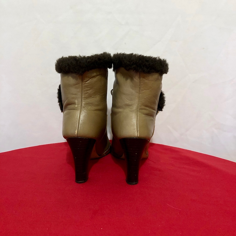 Size 6.5m Short Two Tone Taupe And Brown Genuine Leather And Faux Fur 1980s Women Stack Heel Ankle Boots. Vintage Ankle Boots