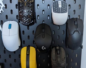 Pegboard Mouse Display Stand with USB Dongle Holder – 3D Printed Desk & Gaming Setup Organizer