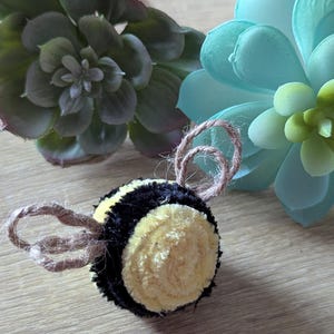handmade cat toys (bee,mouse)