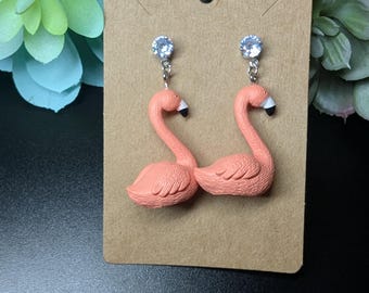 Kolczyki z różowym flamingiem