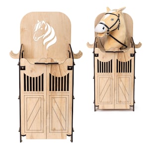 Op de afbeelding: Een set van drie keramische mokken met een gespikkelde, matte afwerking. Elke mok heeft een andere kleur: lichtblauw, crème en grijs. De mokken hebben een eenvoudig, modern ontwerp en een comfortabele handgreep.