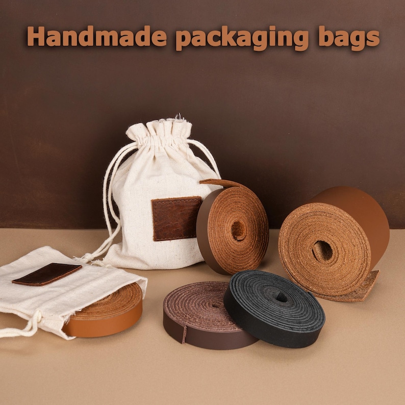 Puede incluir: Bolsas de embalaje de cuero hechas a mano en marr&oacute;n y negro. Las bolsas est&aacute;n enrolladas y listas para usar. Las bolsas est&aacute;n hechas de cuero de alta calidad y son perfectas para empaquetar art&iacute;culos peque&ntilde;os.