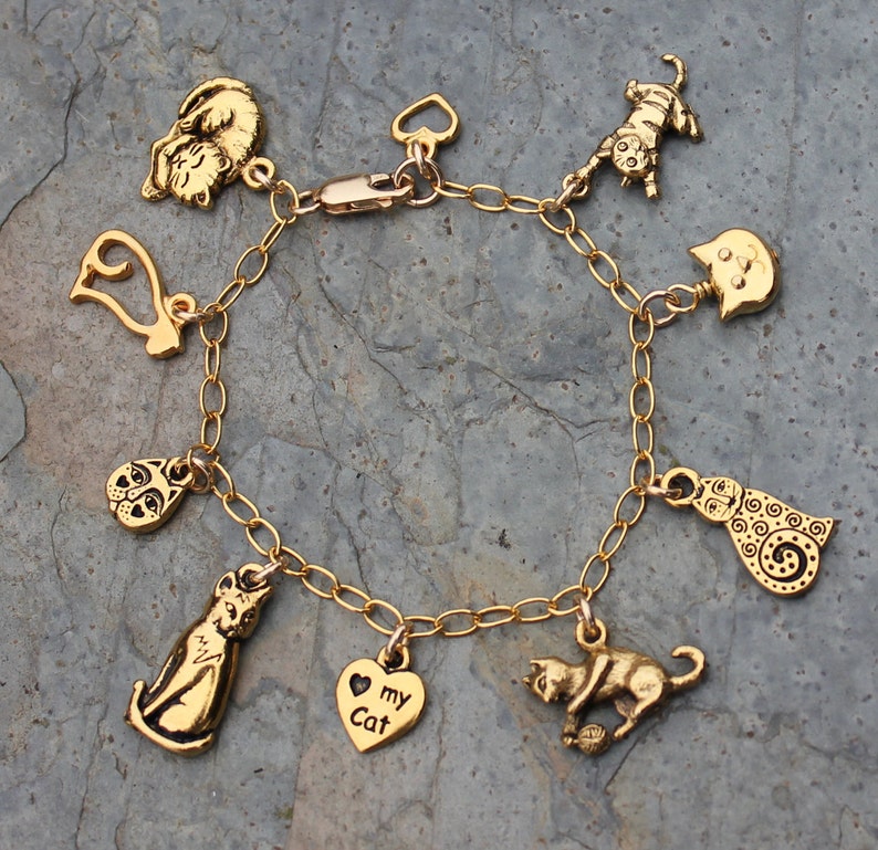 Love My Cat Pulsera de encanto 22k chapados en oro de gato y amuletos de corazón en una cadena llena de oro amuletos hechos en EE.UU. imagen 2