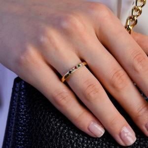 Pierścionek z 14-karatowego złota z kamieniem szlachetnym, minimalistyczny pierścionek z kamieniem szlachetnym, prezent dla niej, biżuteria z kamieniem szlachetnym, biżuteria spersonalizowana, prezent świąteczny