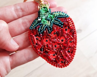 Portachiavi a forma di fragola con perline fatto a mano: ciondolo per borsa Cottagecore
