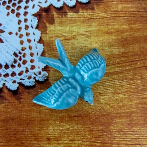 Medium ceramic light blue swallow for wall decor (9.5x 8.5cm)