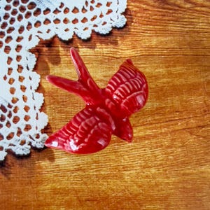 Portugese keramische zwaluw in rood maat S (7,5 x 5 cm)