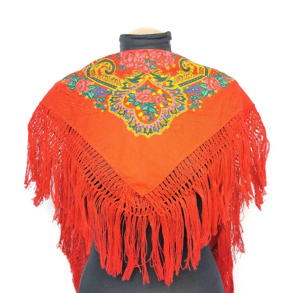 Traditionele folklore rode sjaal met franje (driehoekvorm)