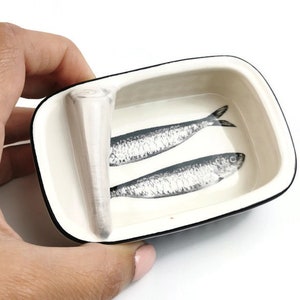 Blue Ceramic can with sardines home decor 11.5*7cm