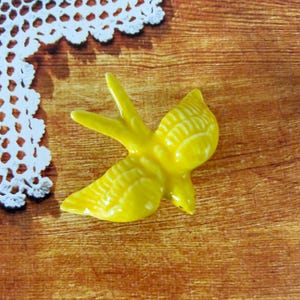 Gelbe portugiesische Keramik Schwalbe Größe S (7,5 x 5 cm)