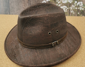Brown cowboy hat Lightweight and comfortable, with a breathable structure