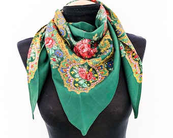 Green Triangular Viana do Castelo Scarf , Portuguese green shawl, Portuguese scarf