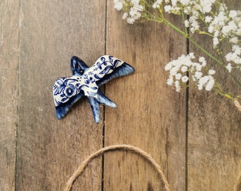 Mini ceramic handpainted blue swallow for wall decor (7x 5cm)