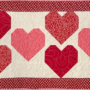 Valentine&#39;s Day Heart Table Runner Pattern