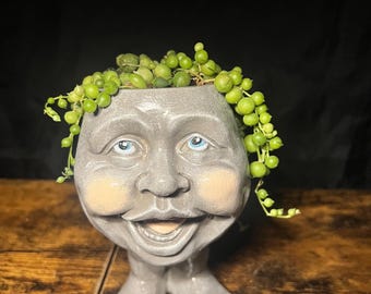 Whimsical Muggle Face Pot with Playful Butt Accents