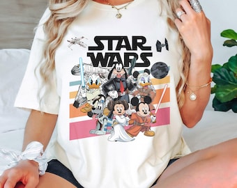 Retro Disney Micky und Freunde Star Wars Shirt, Möge der 4. mit dir sein Shirt, Disney Star War Shirt, Familienurlaub Shirt, Disney Reise T-Shirt
