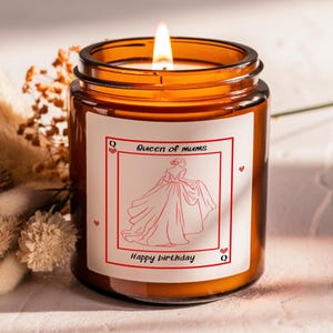 Queen of Mums & Happy Birthday Playing Card Design Candela vegana/Cera di soia naturale, stoppino in cotone, colata a mano,