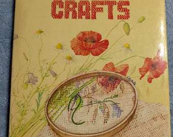 The Country Diary Book of Crafts Vintage Copyright © 1985 Annette Mitchell Free Shipping
