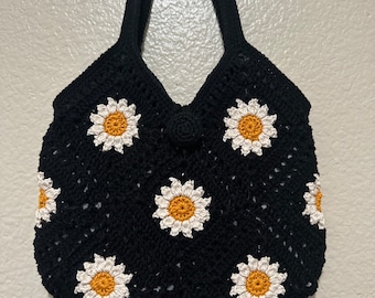 Crochet Breezy Days Daisy Purse Black , Off White and Gold. Ready to ship