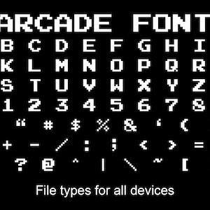 Könnte beinhalten: Schwarz-weiß-Bild mit der "ARCADE FONT" in einem pixeligen Stil. Die Schriftart enthält Großbuchstaben, Zahlen und Symbole. Der Text "File types for all devices" befindet sich unten.
