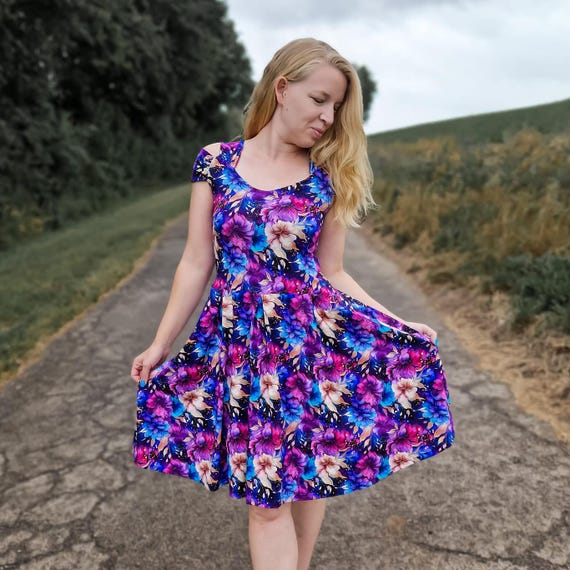 petite mother of the bride dresses knee length Summer Mother of the Bride Dresses Short Women's A-Line/Princess Scoop Neck Knee-Length Wedding Guest Gowns with Appliques main image 0