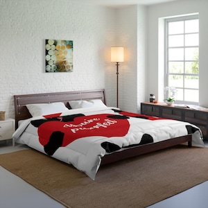 Heart Cat Comforter: Cozy Microfiber Bedding, Valentine&#39;s Gift