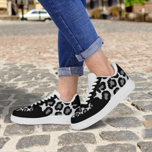 Black Low Top Sneakers with Leopard Decoration – Unisex Animal Print Shoes, Trendy & Fashionable Footwear