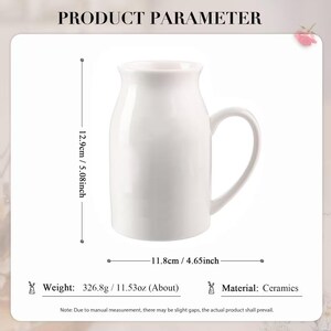 Może przedstawiać: Biały ceramiczny kubek z uchwytem, o wysokości 12,9 cm i szerokości 11,8 cm. Kubek waży 326,8 g. Parametry produktu są wyświetlane na białym tle. Tekst "PRODUCT PARAMETER" znajduje się na g&oacute;rze.