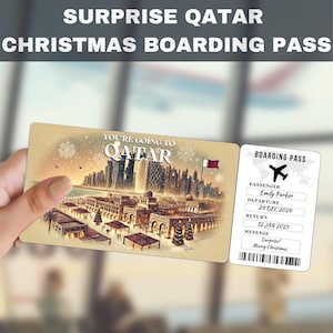 Puede incluir: Un pase de embarque navideño con el texto "SURPRISE QATAR CHRISTMAS BOARDING PASS". El pase presenta una ilustración del horizonte de Qatar y el texto "YOU'RE GOING TO QATAR". El pase incluye detalles del pasajero y un mensaje navideño.