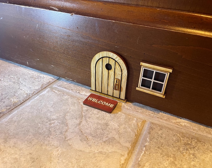 Miniature Lil Mouse Door: Whimsical Wood Decor (3 inch)