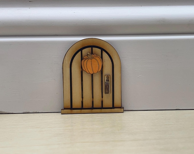 Miniature Pumpkin Wreath for Cute Lil’ Mouse Doors 2” size
