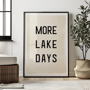 Poster en toile More Lake Days, décoration murale de plage, drapeau tapisserie de surf, décoration côtière
