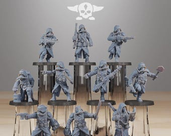 Puede incluir: Colección de figuras en miniatura grises de soldados con máscaras de gas y abrigos largos, algunos con armas. Las figuras están dispuestas sobre soportes de vidrio transparente. El texto "STATIONFORGE" está en la parte superior de la imagen.