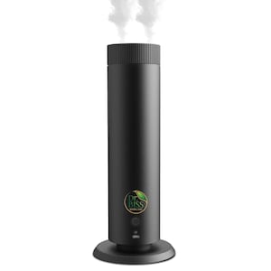 Op de afbeelding: Een zwarte aromatherapie diffuser met een cilindrisch ontwerp. De diffuser heeft een ronde basis en een geribbelde bovenkant, met stoom die van bovenaf opstijgt. Het product heeft het "Dr. Biss Natural Care" logo in groen en goud.